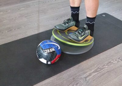 Balance Übungen mit dem Ball – Ganzkörperstabilität und Koordination