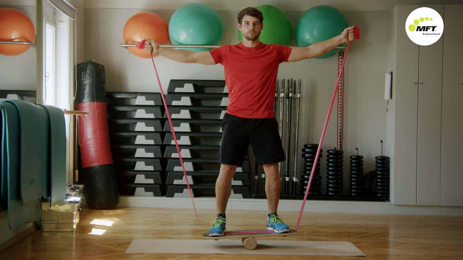 MFT Indoor Board Übung 704a: Theraband oben